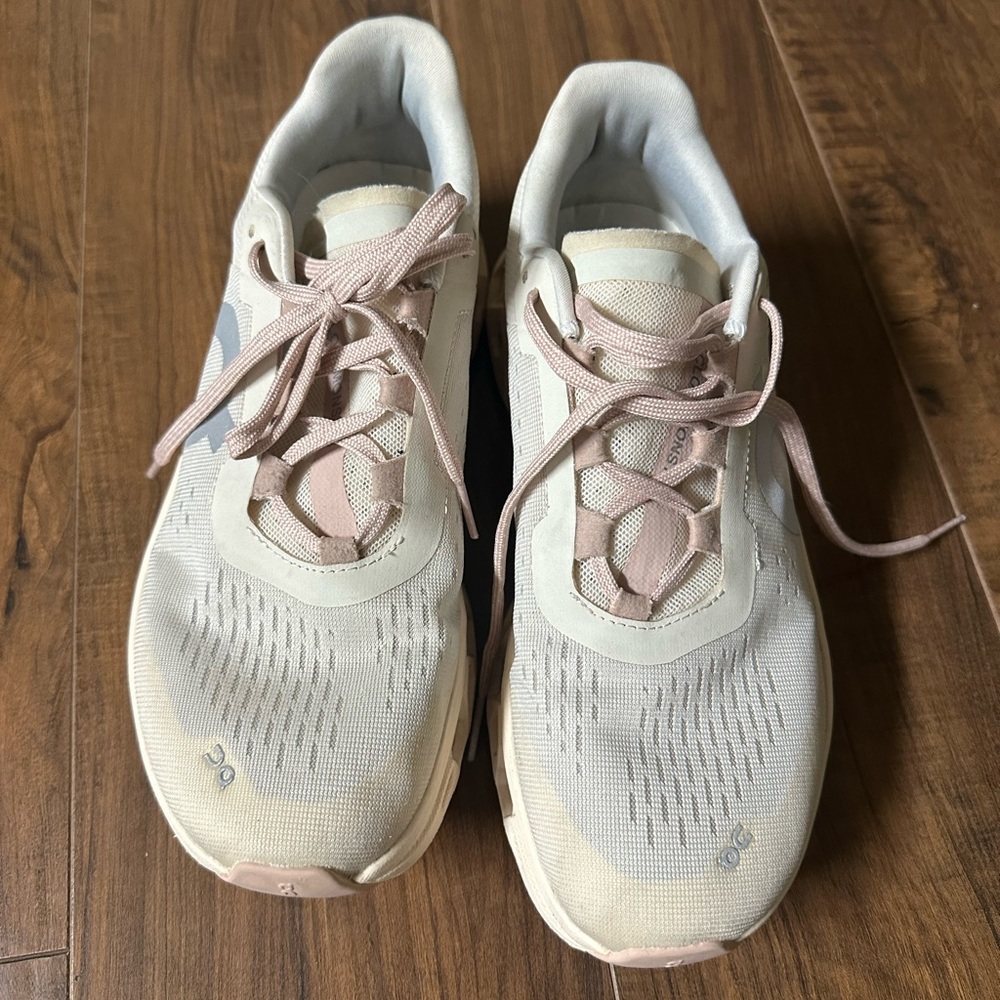 On Running Women's cloud sneakers
